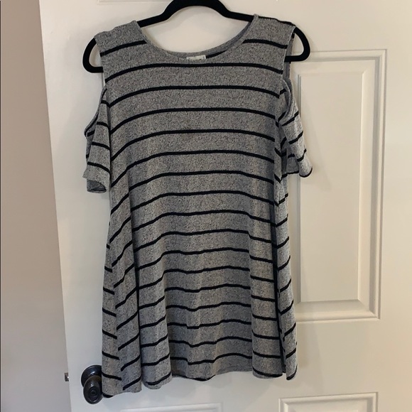 h.i.p. Tops - Striped Cold Shoulder Shirt - M